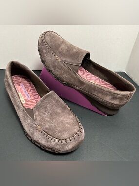 Skechers Relaxed Fit Upgraded Sunray Brown Suede Loafers - Women’s 8.5